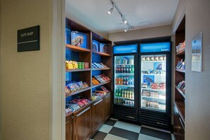 Snack bar - Hampton Inn West Springfield (West Springfield)