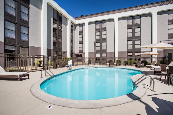 Seasonal outdoor pool, sun loungers