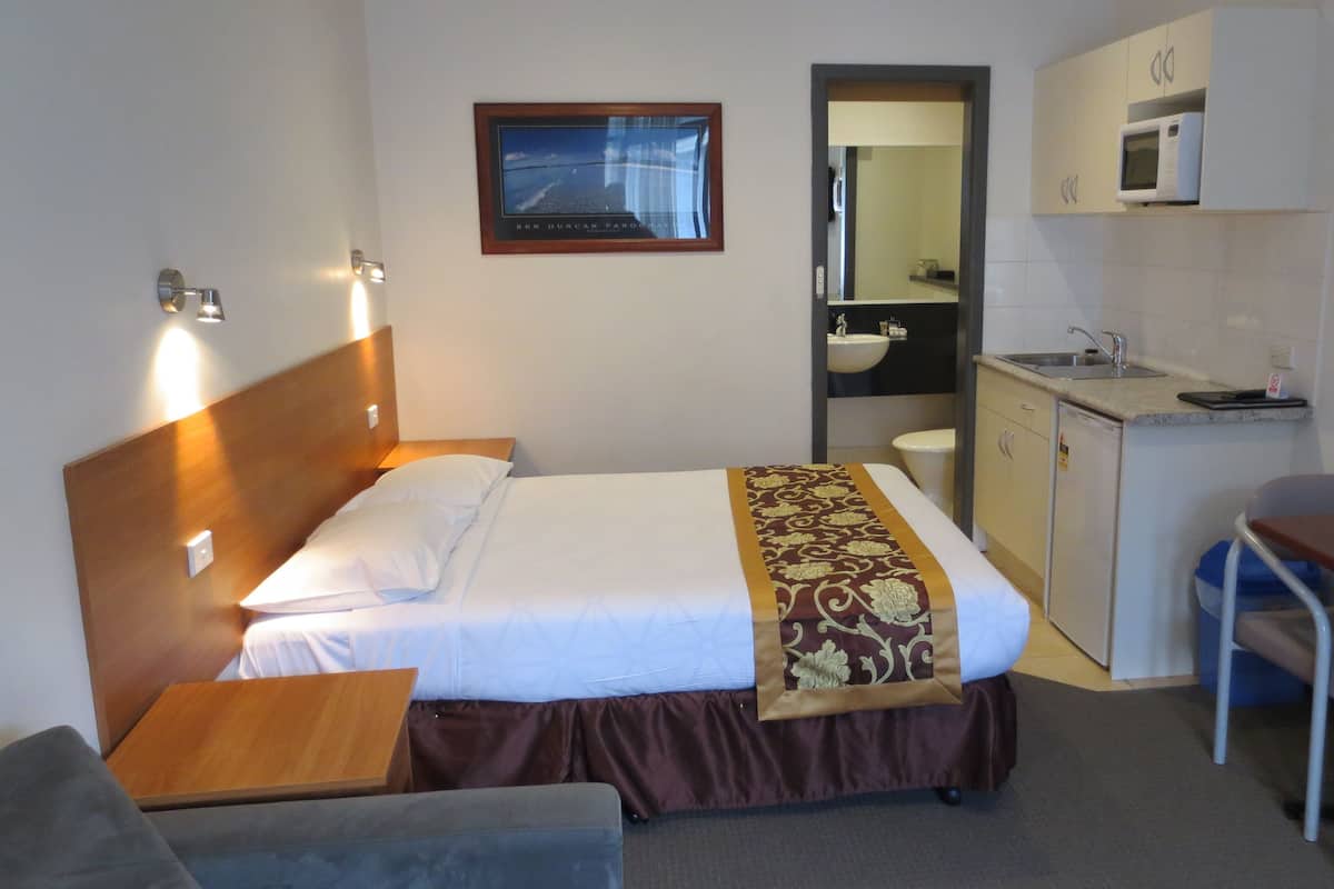 In-room safe, desk, iron/ironing board, cribs (surcharge)