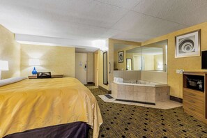 Premium bedding, desk, iron/ironing board, free WiFi