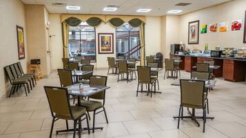 Ilmainen päivittäinen täysi aamiainen