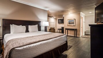 Espacio para trabajar con laptop, tabla de planchar con plancha y wifi 