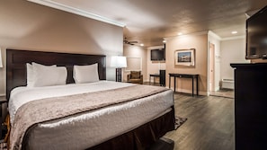 Suite, 1 King Bed | Laptop workspace, iron/ironing board, WiFi, bed sheets