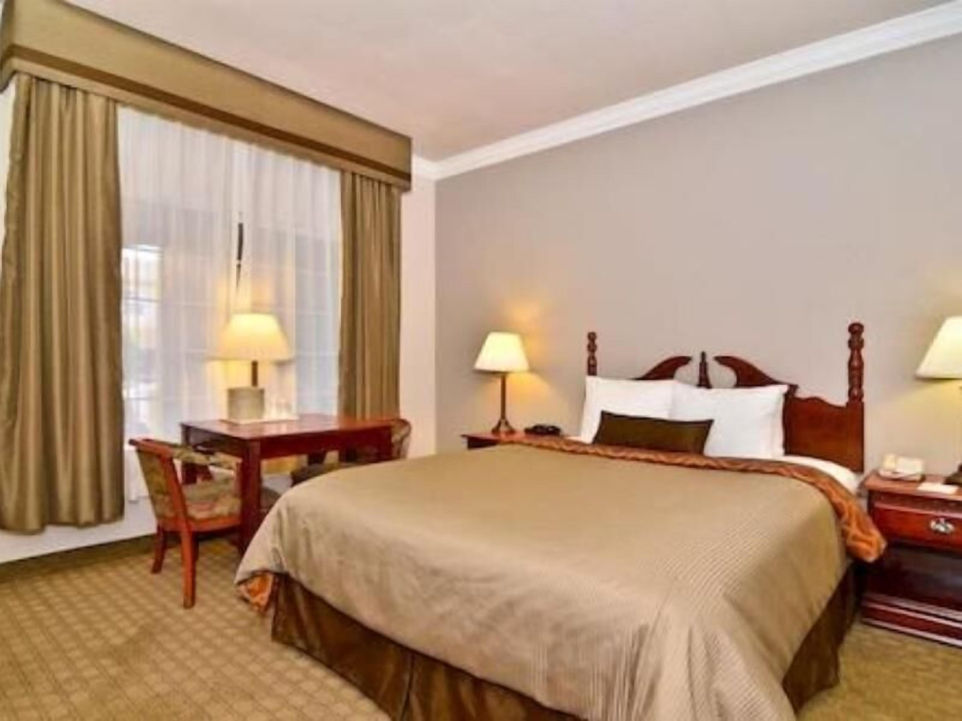 Laptop workspace, iron/ironing board, WiFi, bed sheets