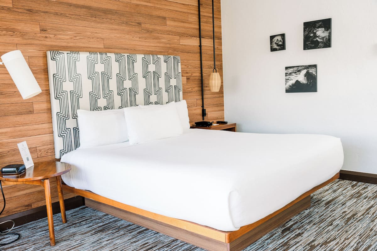 Deluxe Room, 1 King Bed | Hypo-allergenic bedding, in-room safe, blackout drapes