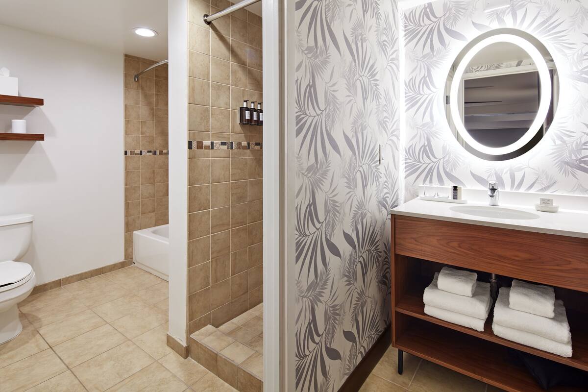 family suite | bathroom | free toiletries, hair dryer, bathrobes, towels