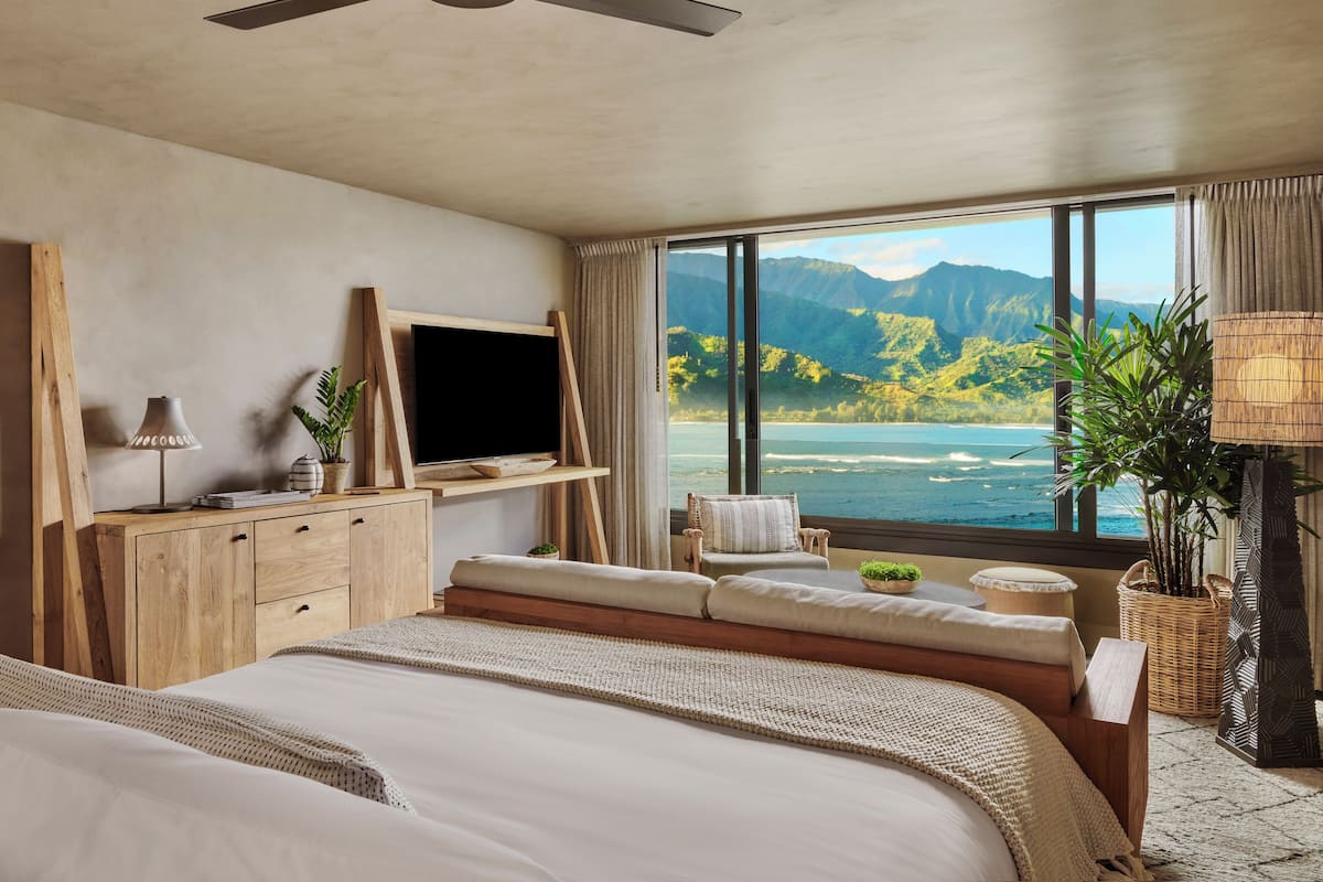 Zimmer, 1 King-Bett, Meerblick | 1 Schlafzimmer, Allergikerbettwaren, Minibar, Zimmersafe