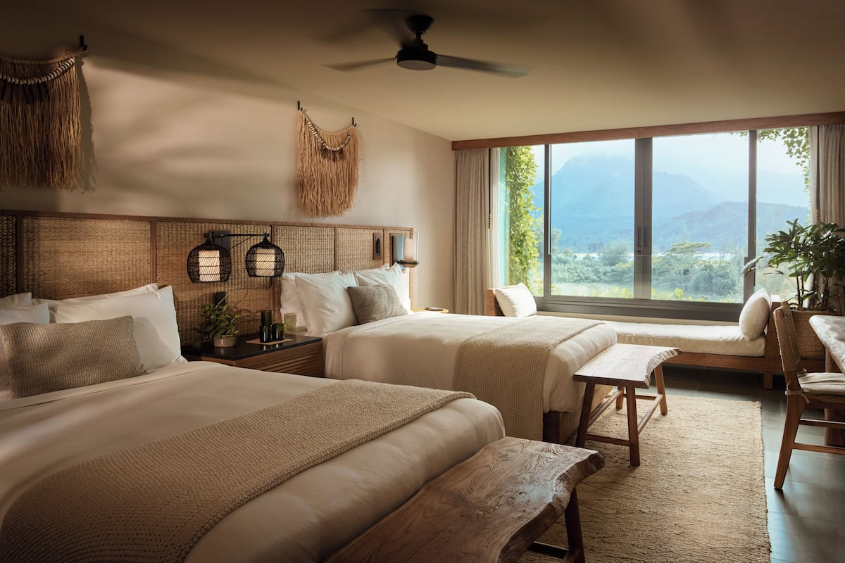 Zimmer, 2 Queen-Betten, Bergblick | 1 Schlafzimmer, Allergikerbettwaren, Minibar, Zimmersafe