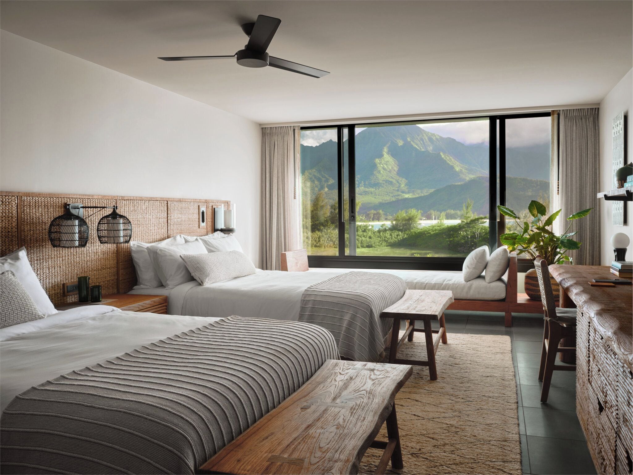 Mountain View 2 Queens | 1 bedroom, hypo-allergenic bedding, minibar, in-room safe
