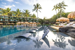 2 outdoor pools, cabanas (surcharge), pool umbrellas - 1 Hotel Hanalei Bay (Princeville)