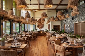 Desayuno buffet todos los días (con cargo) 