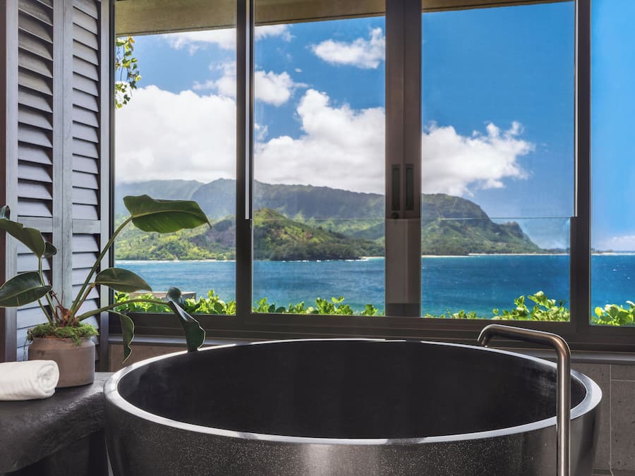 NAPALI HOUSE SUITE | Bathroom | Eco-friendly toiletries, hair dryer, bathrobes, slippers