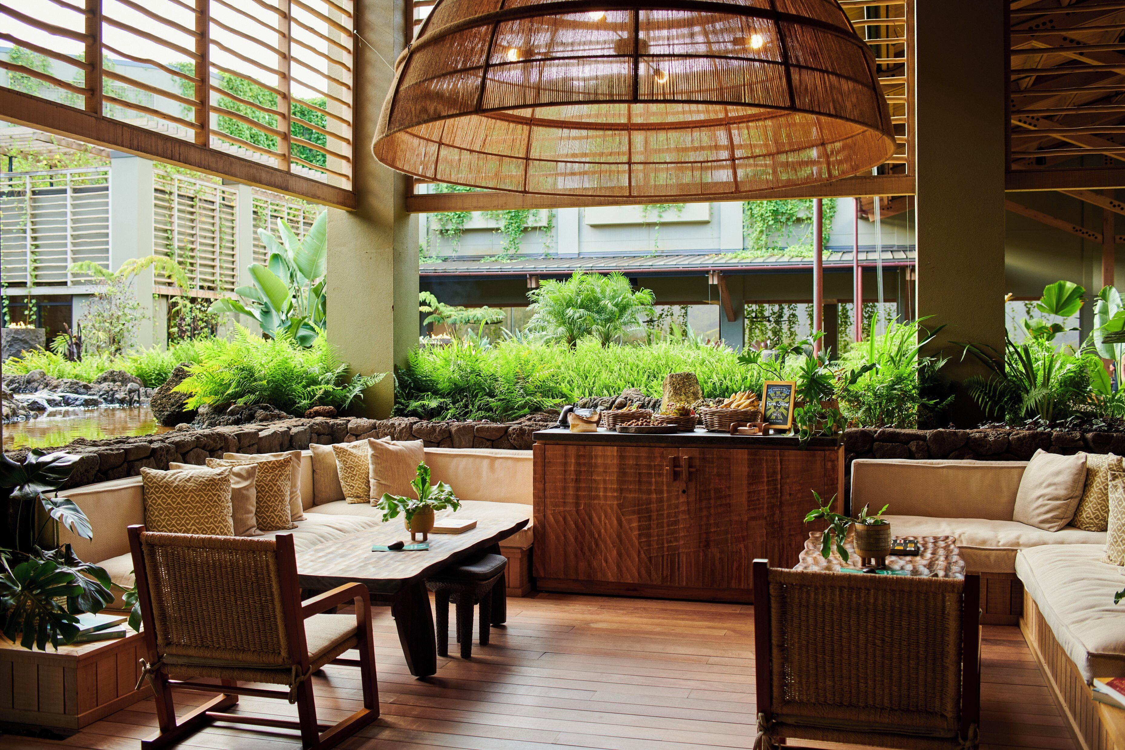 Lobby-lounge
