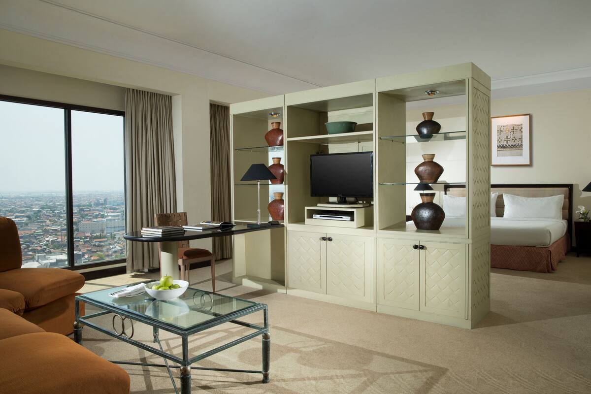 classic suite | living area | led tv