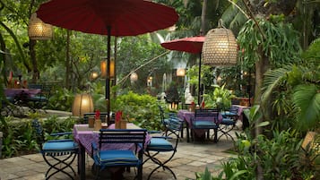 4 restauranter, frokost, lunsj og middag serveres, japanske retter