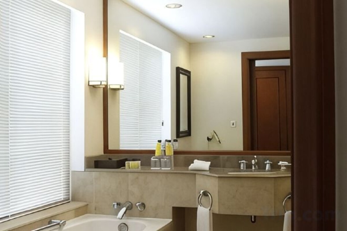 Baño | Bañera y ducha independientes y artículos de higiene personal gratuitos