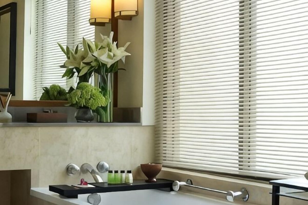 Baño | Bañera y ducha independientes y artículos de higiene personal gratuitos