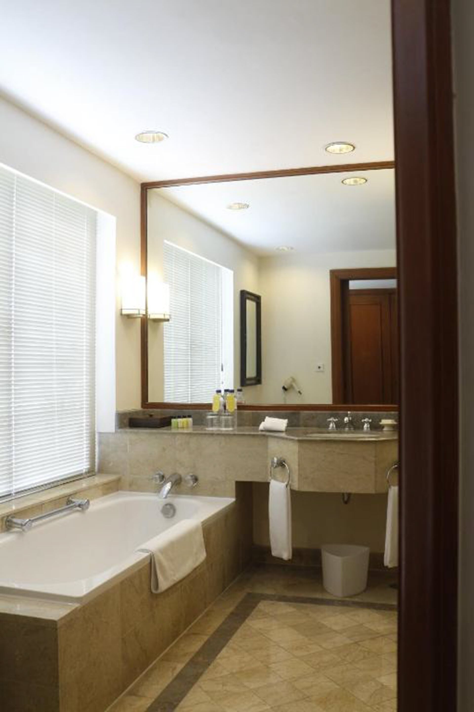 classic room (king) | bathroom | separate bathtub and shower, free toiletries, hair dryer, slippers