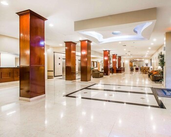 Lobby at North Miami Beach Gardens Inn & Suites