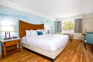 Blendingsgardiner, strykejern/-brett og reiseseng for barn