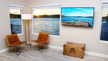 Individually furnished, blackout drapes, iron/ironing board, free WiFi