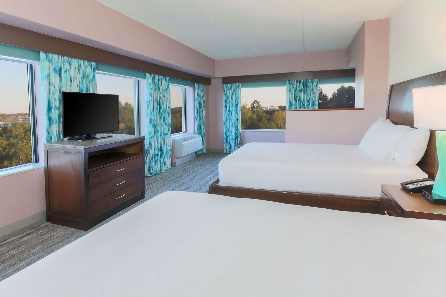 Premium bedding, in-room safe, desk, laptop workspace