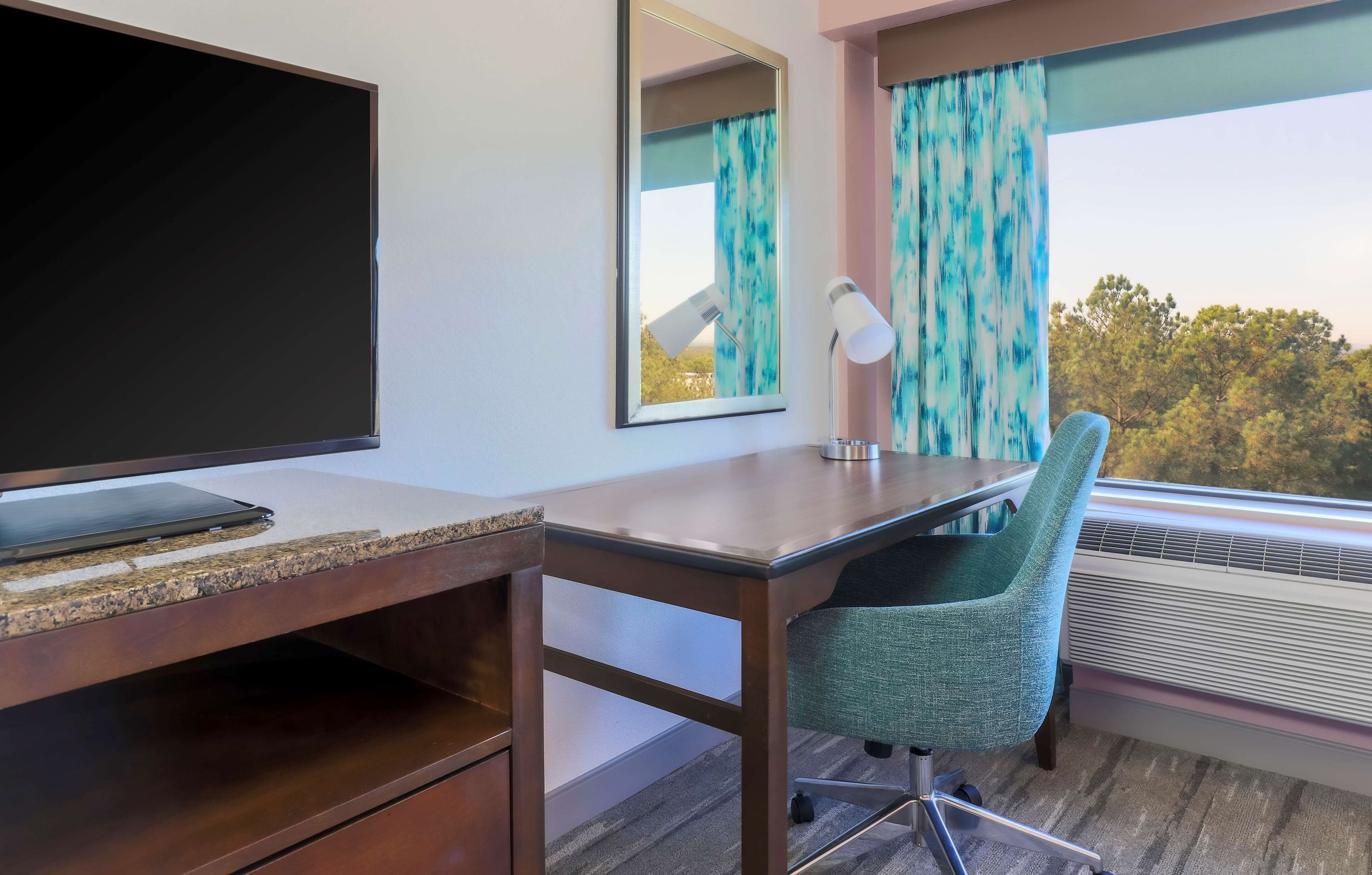 room, 1 king bed, accessible, bathtub (mobility & hearing) | 1 bedroom, premium bedding, in-room safe, desk