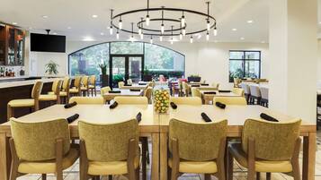 Daily cooked-to-order breakfast for a fee