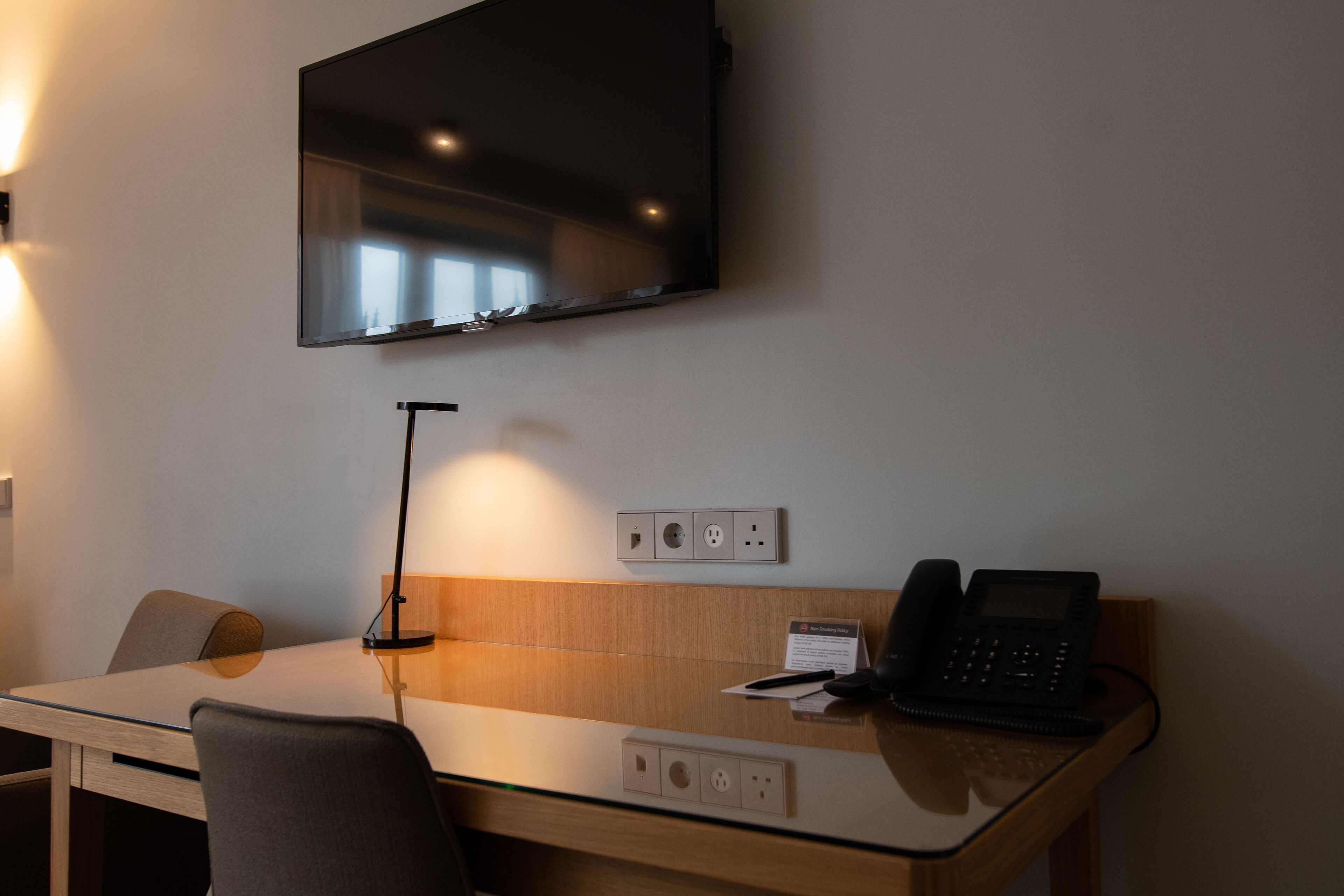 swiss, room, 1 king bed | egyptian cotton sheets, hypo-allergenic bedding, minibar, in-room safe