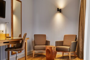 Egyptian cotton sheets, hypo-allergenic bedding, minibar, in-room safe - Swissôtel Amsterdam (Amsterdam)