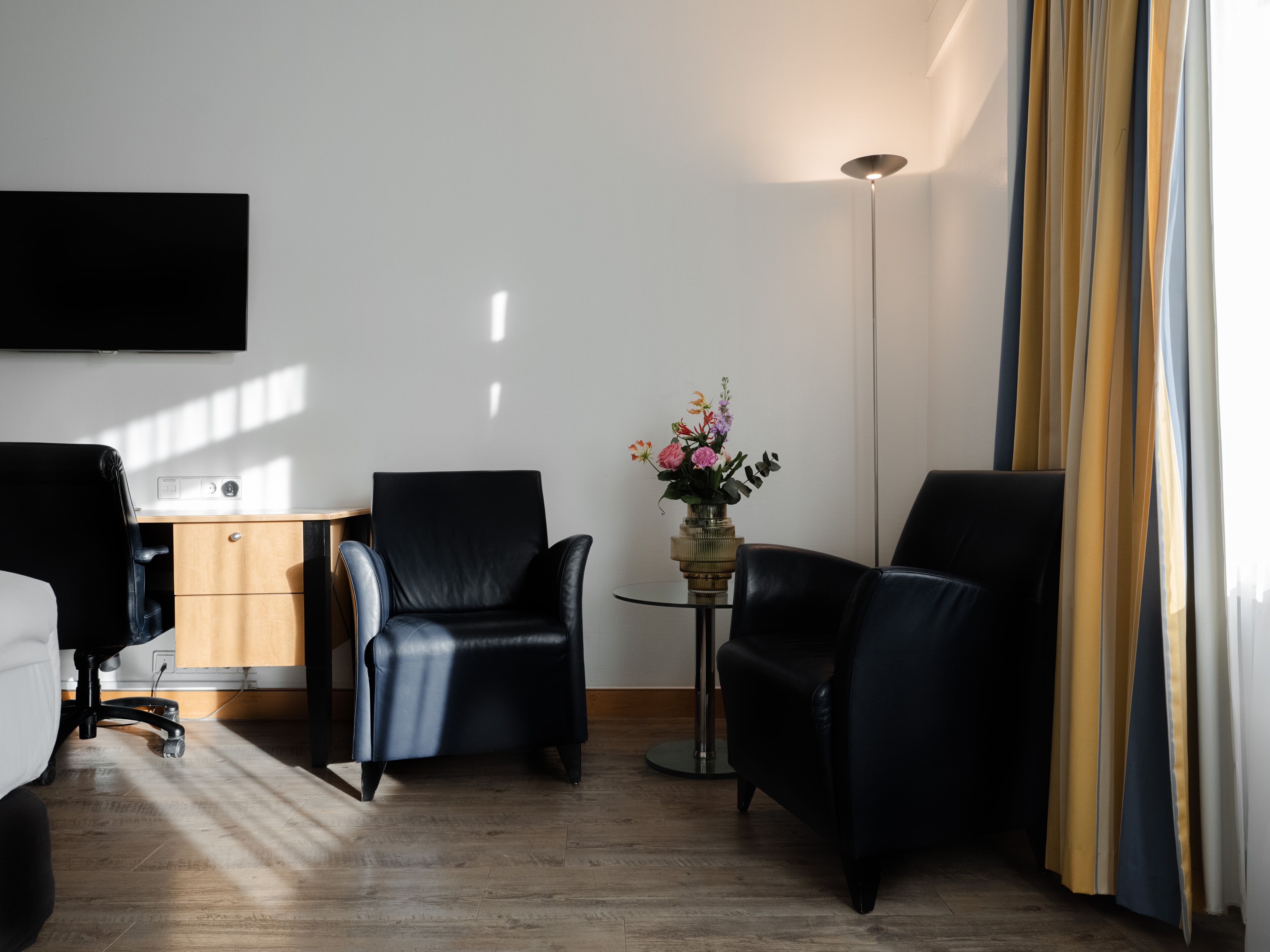 classic room, 1 king bed | living area | 42-inch tv with digital channels