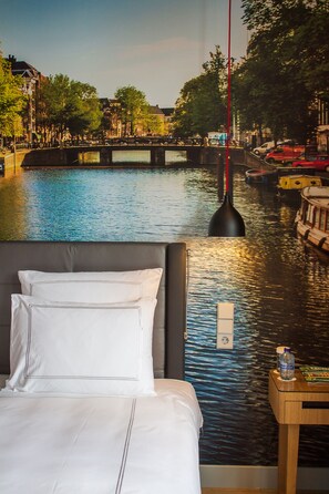 普通套房, 1 張特大雙人床 | 埃及棉床單、低過敏寢具、迷你吧、客房內保險箱