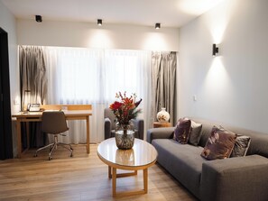 Egyptian cotton sheets, hypo-allergenic bedding, minibar, in-room safe - Swissôtel Amsterdam (Amsterdam)