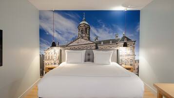 Premium Room, 1 King Bed | Egyptian cotton sheets, hypo-allergenic bedding, minibar, in-room safe