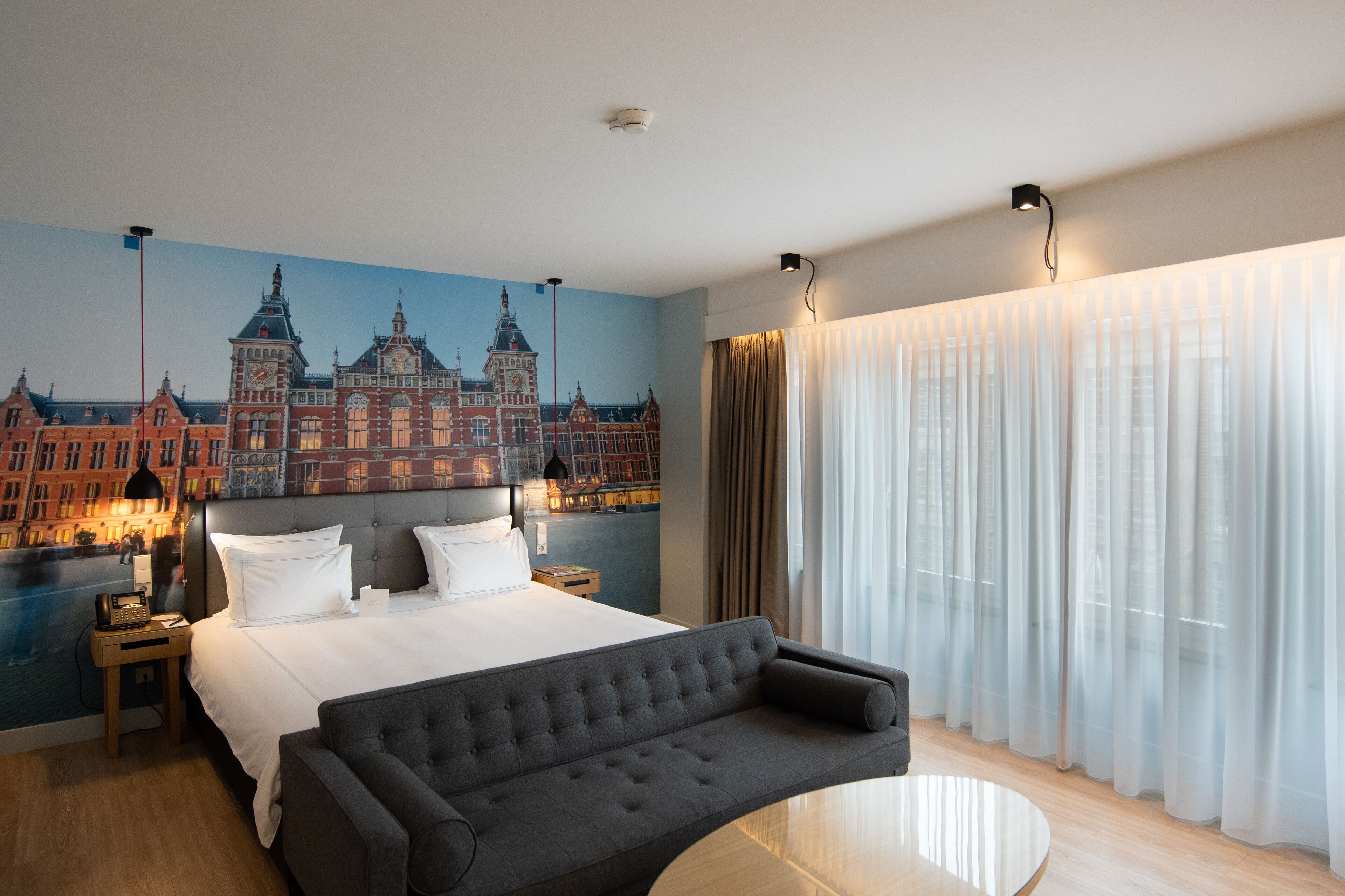 junior suite, 1 king bed | egyptian cotton sheets, hypo-allergenic bedding, minibar, in-room safe