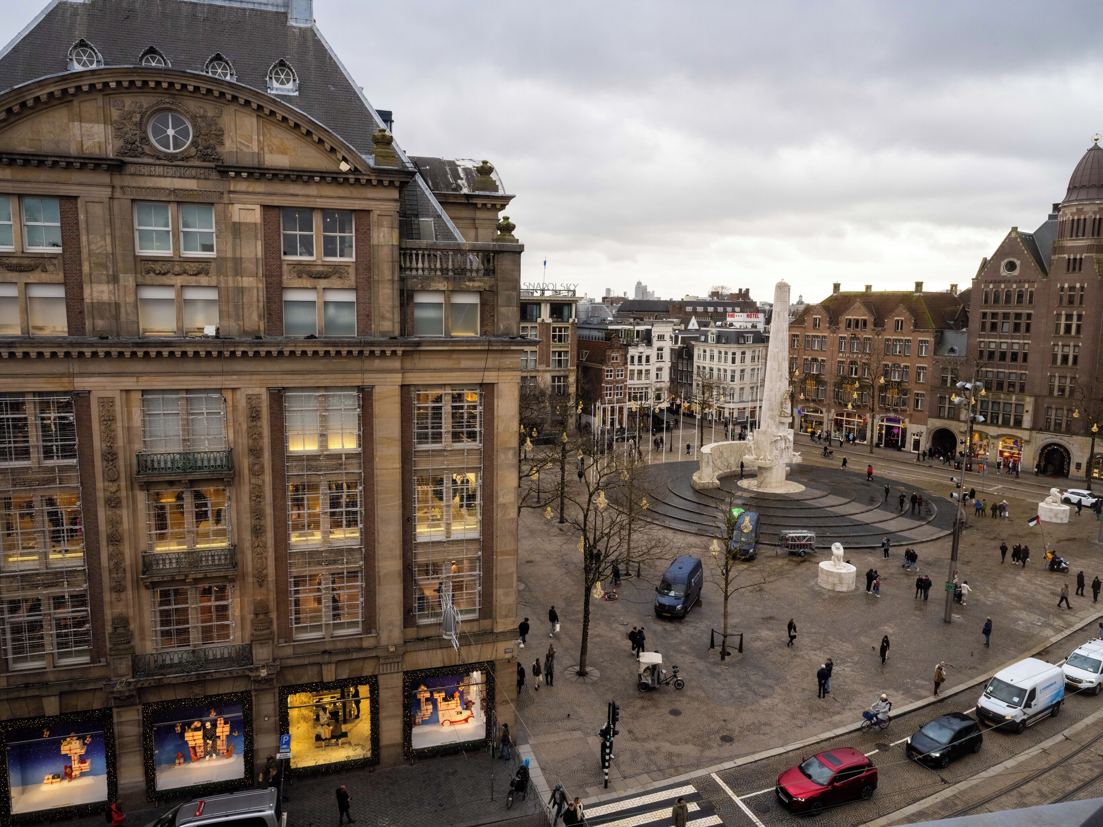 signature suite, 1 king bed with sofa bed, city view | egyptian cotton sheets, hypo-allergenic bedding, minibar, in-room safe