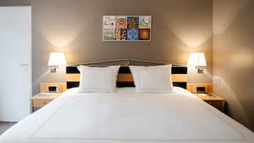 Classic Room, 1 King Bed | Egyptian cotton sheets, hypo-allergenic bedding, minibar, in-room safe