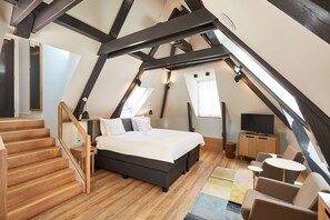 Suite junior, 1 cama de matrimonio grande | Sábanas de algodón egipcio, ropa de cama hipoalergénica, minibar