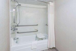 Articles de toilette gratuits, sèche-cheveux, serviettes fournies, savon