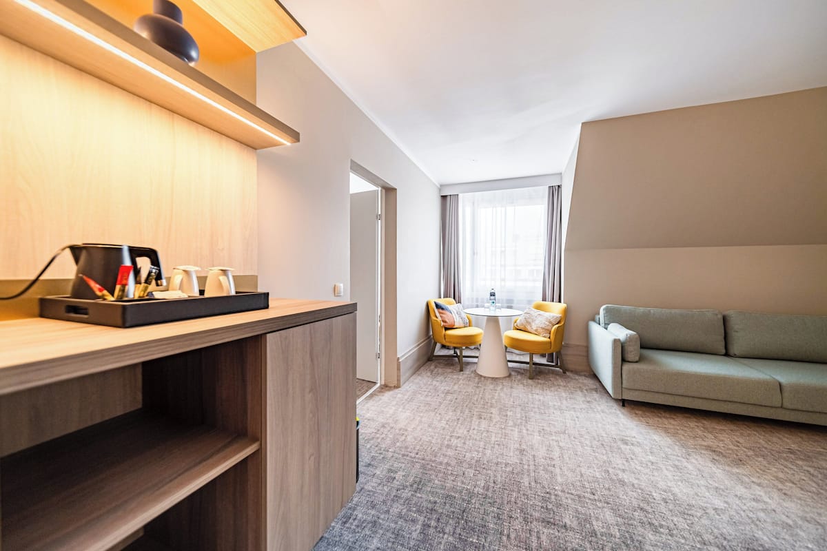 Suite, 1 letto matrimoniale con divano letto | Biancheria da letto di alta qualità, minibar, una cassaforte in camera