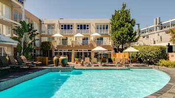 Outdoor pool, pool umbrellas, sun loungers
