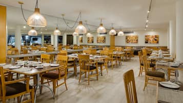 Free daily English breakfast