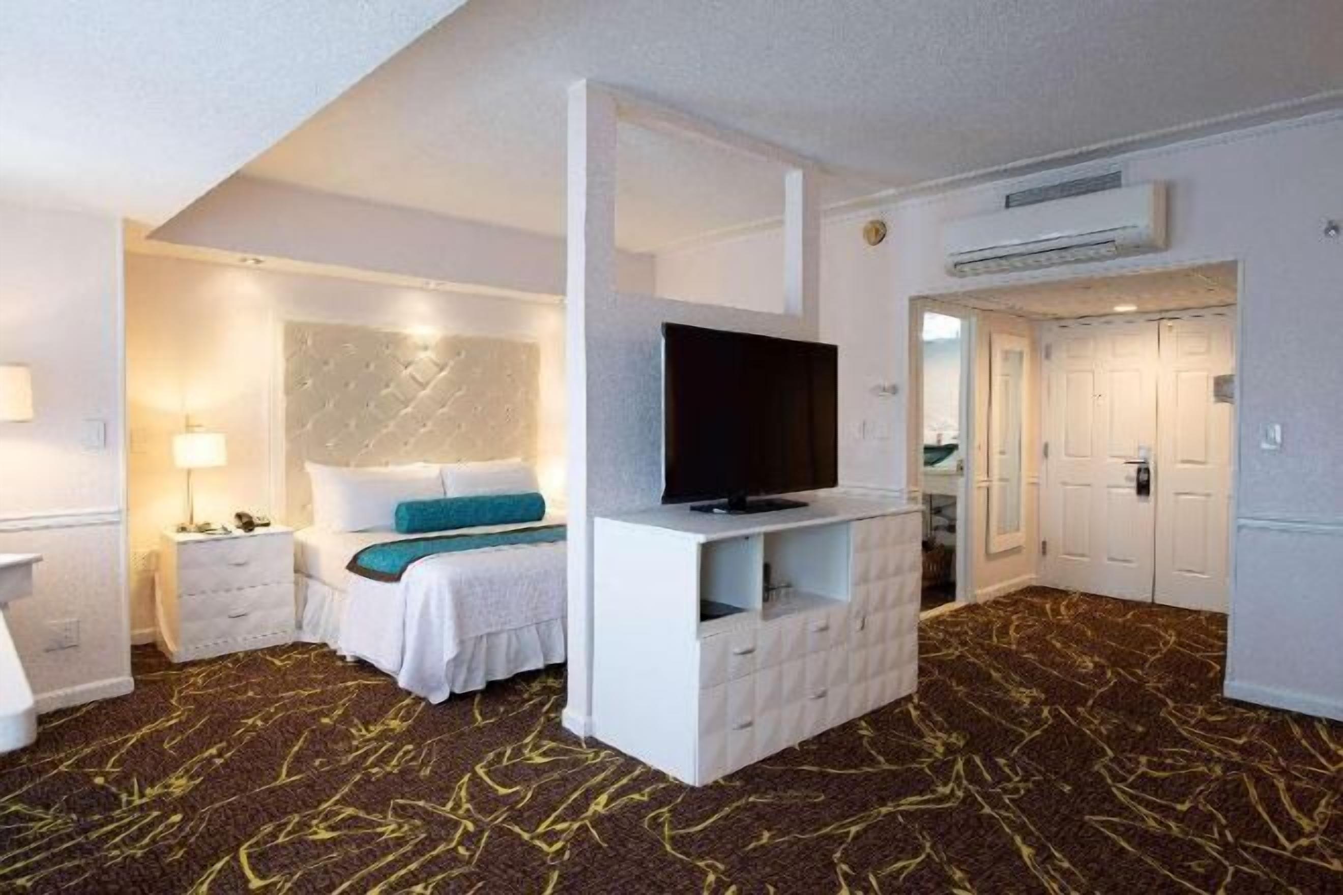 Literie de qualité supérieure, coffres-forts dans les chambres, bureau