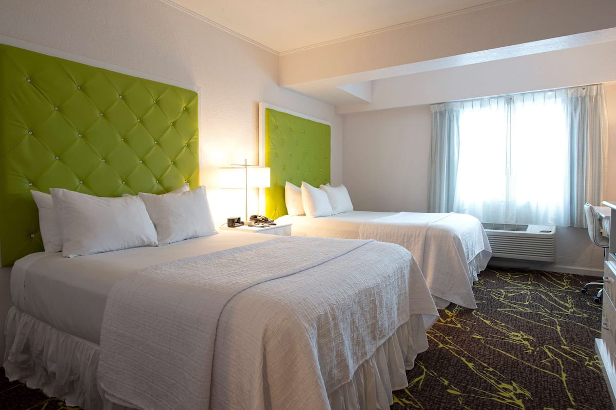 Premium bedding, in-room safe, desk, laptop workspace