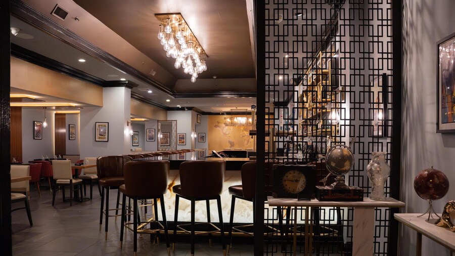 The Roslyn, Tapestry Collection by Hilton