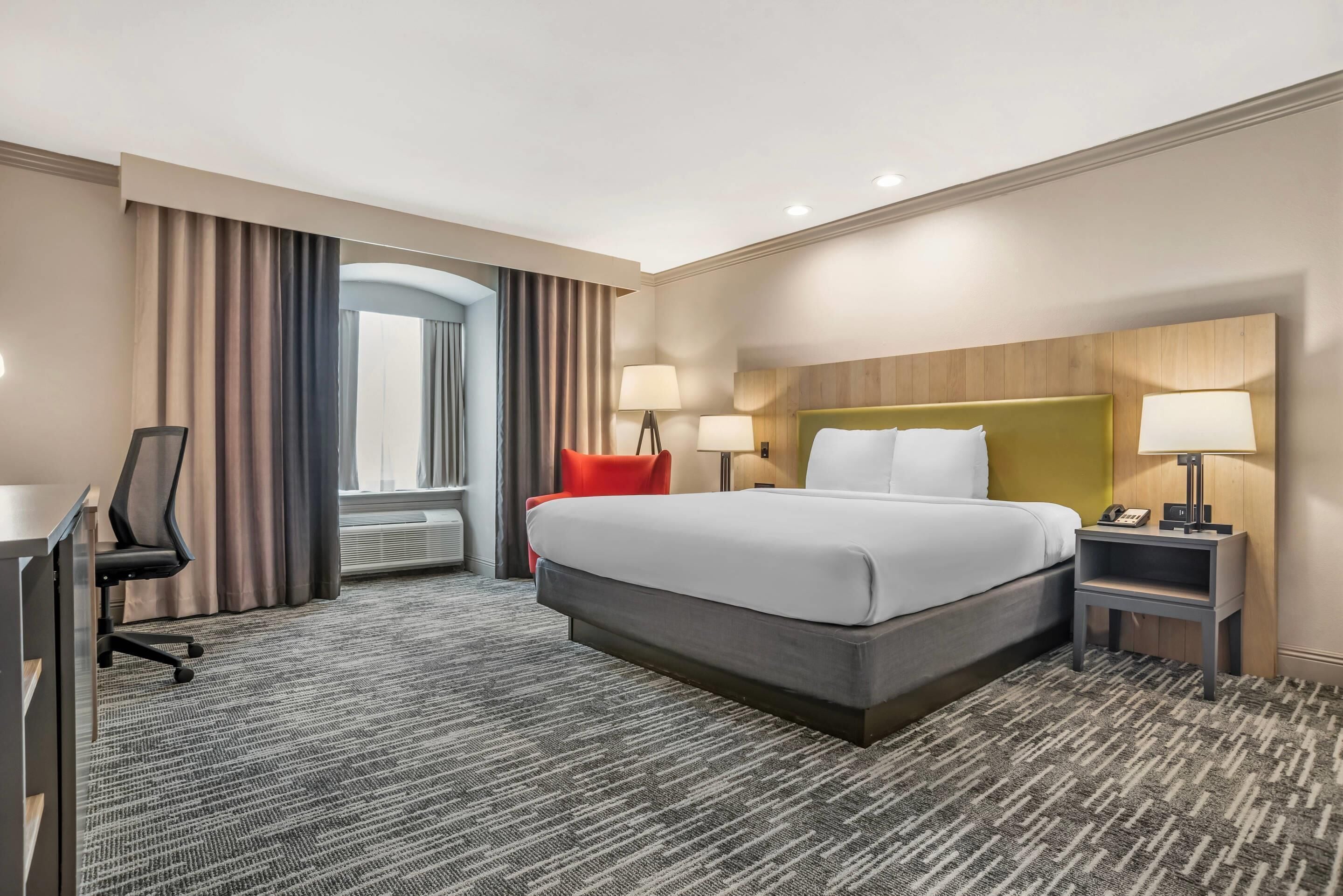 Premium Room, 1 King Bed, Non Smoking | Premium bedding, in-room safe, desk, laptop workspace