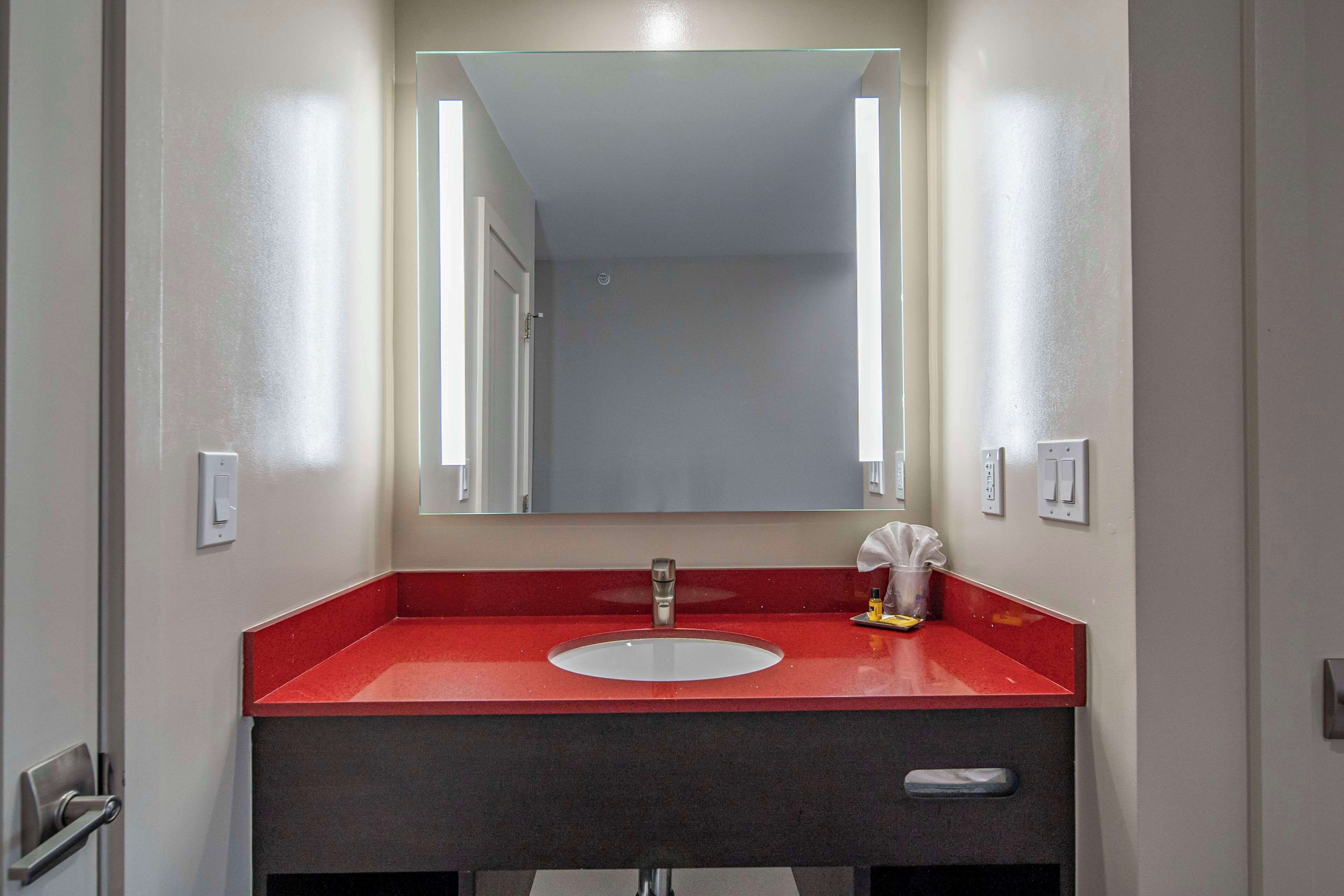 hydromassage showerhead, free toiletries, hair dryer, towels