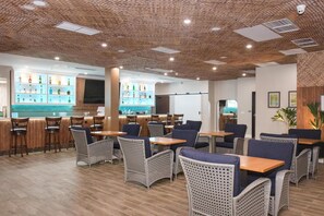 Bar (on property) - Aiden Los Angeles Downtown Dragon Gate Inn (Los Angeles)