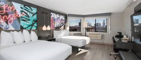 Bureau, fer et planche à repasser, accès au Wi-Fi (inclus)