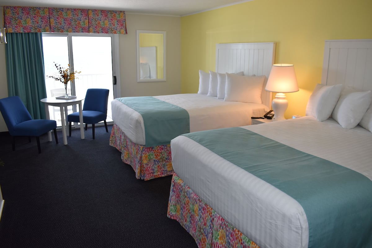 1 bedroom, blackout drapes, iron/ironing board, free WiFi